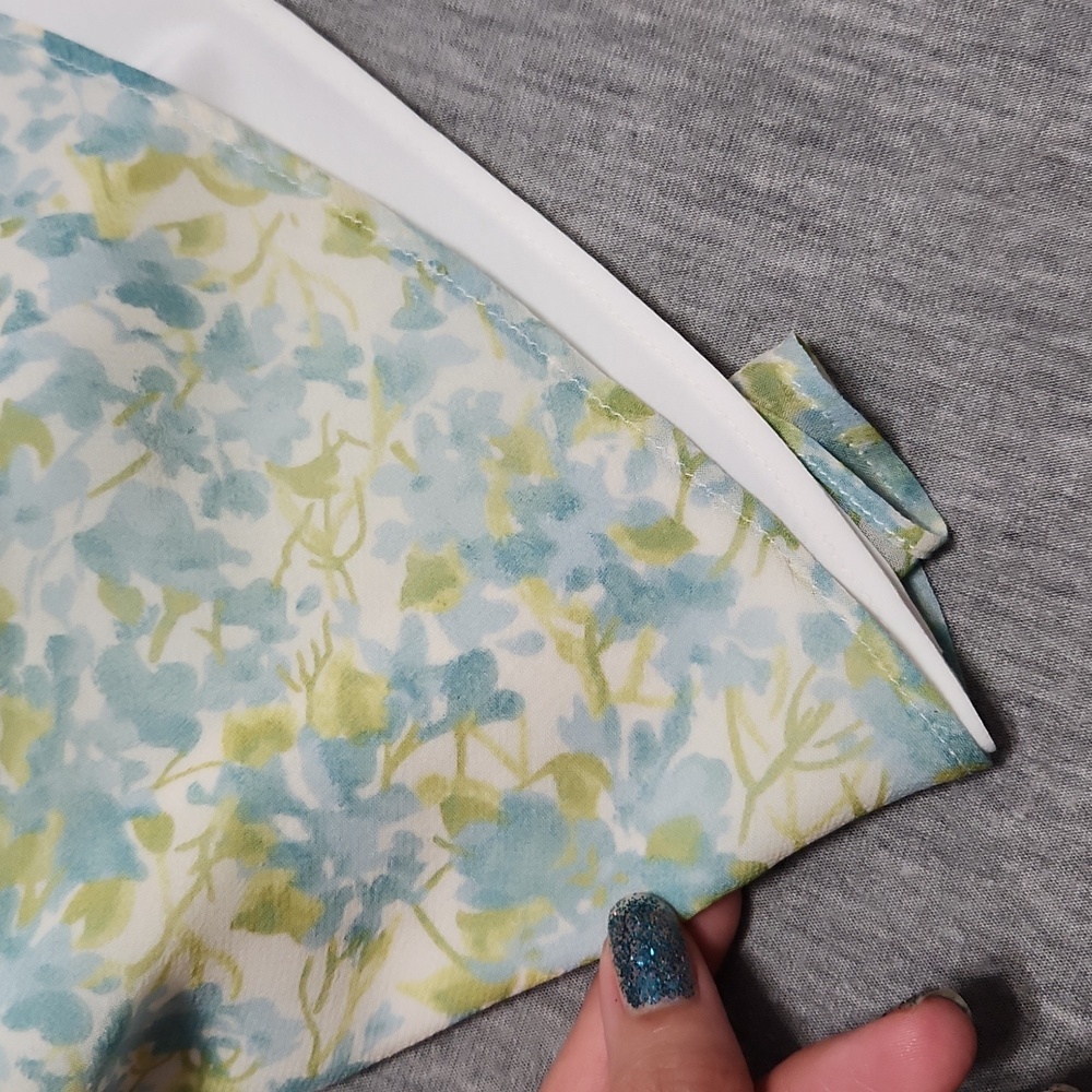 Y2K ANN TAYLOR 100% Silk Sheer Ditsy Floral Ruffled V-Neck Summer Blouse Top - Picture 14 of 15